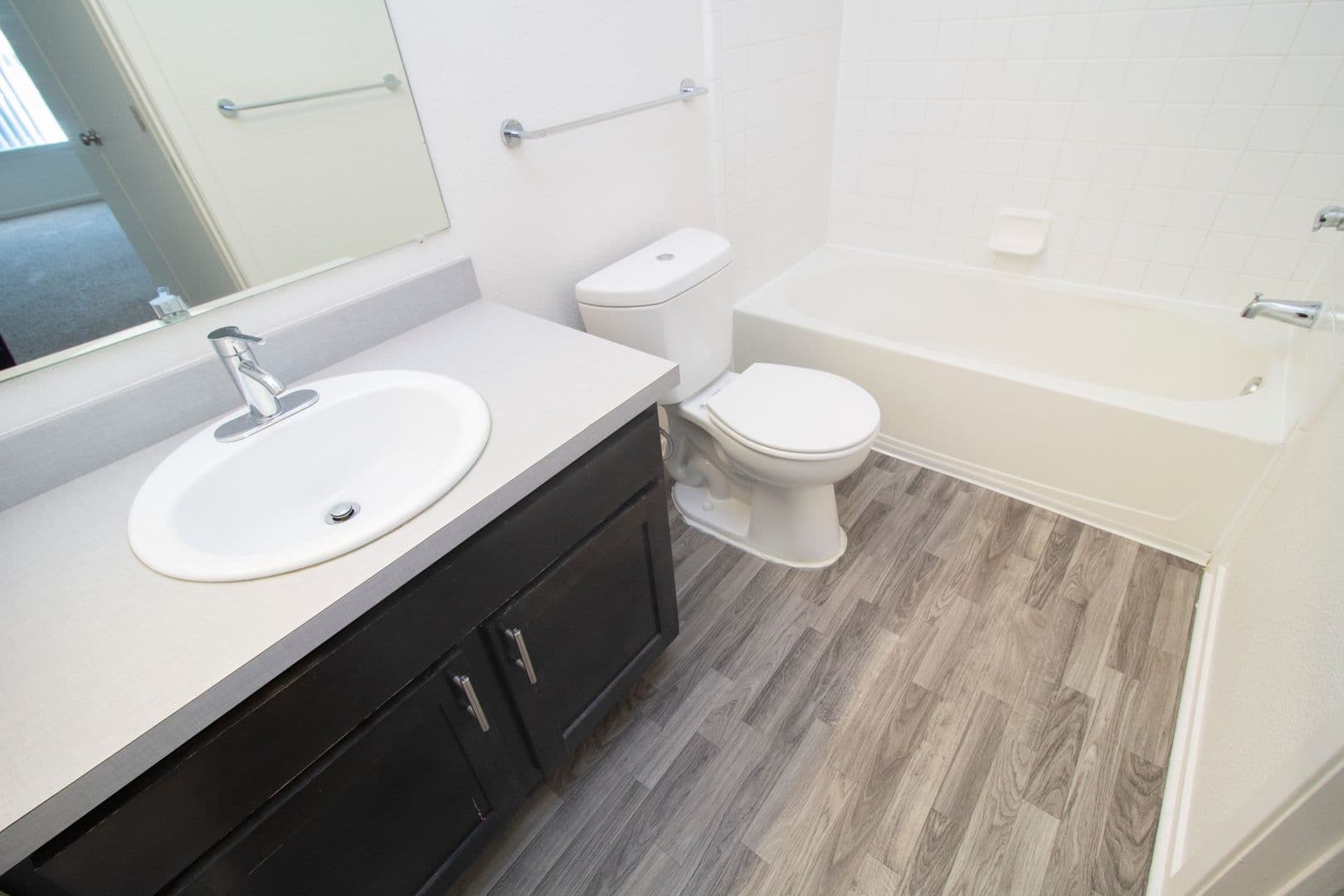 Ypsilanti Apartment: 2020 Arbor Circle East