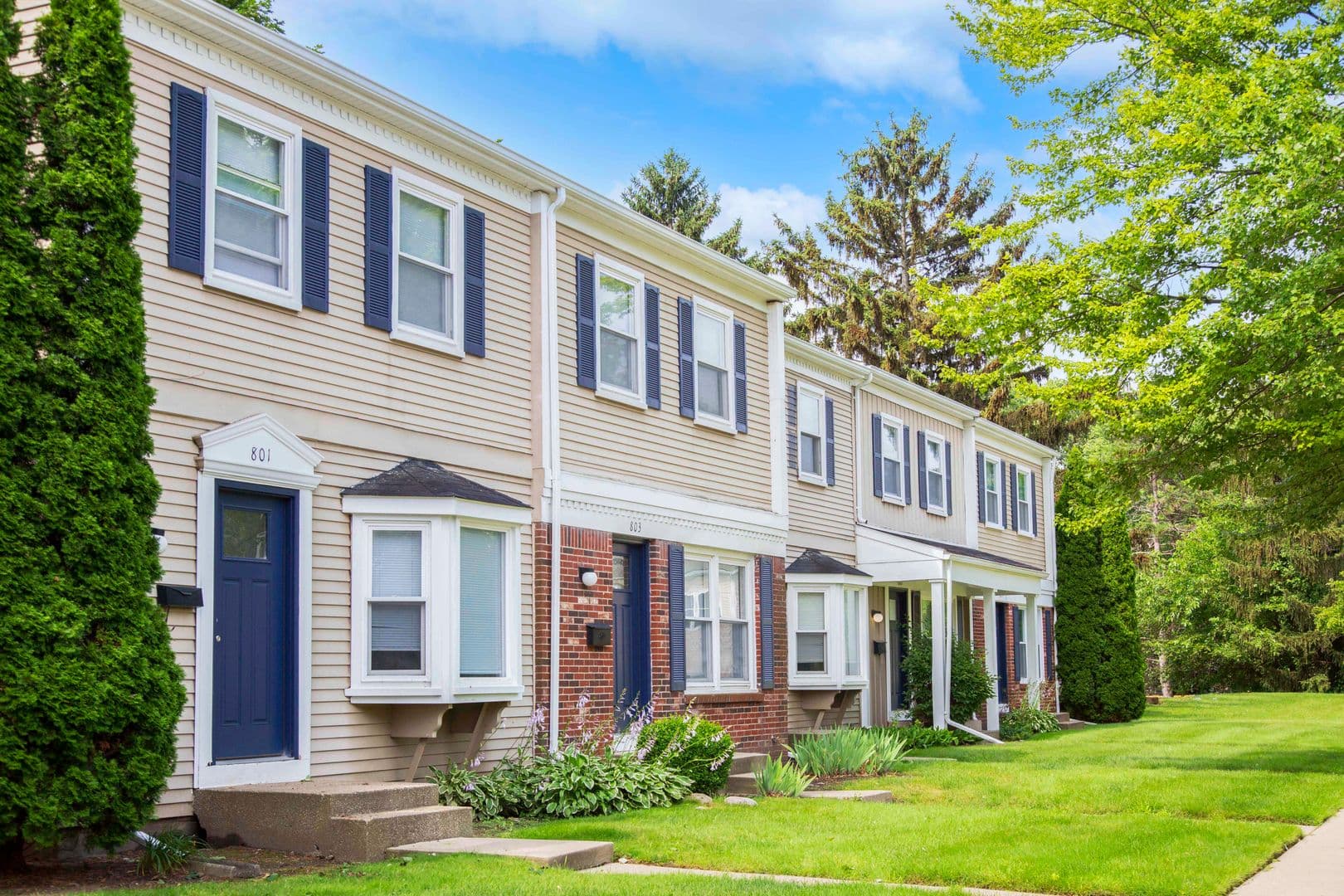 Rochester Hills Apartment: 786 Lawton Ct.