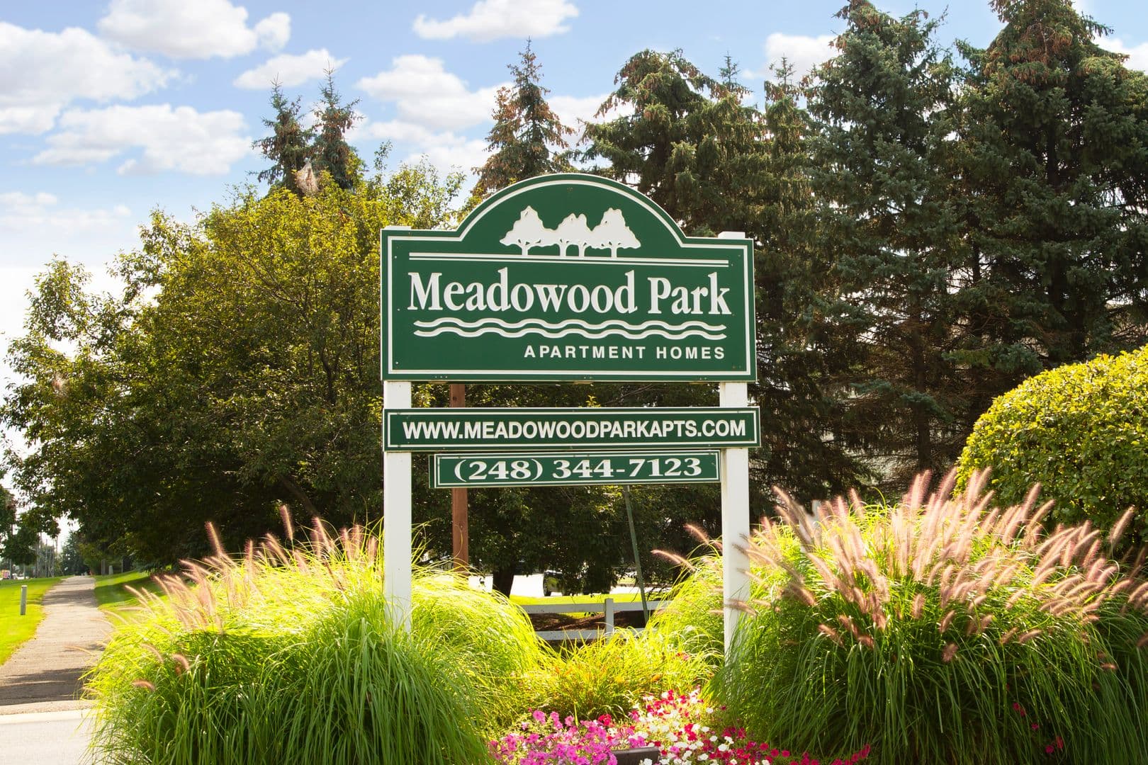Wixom Apartment: 27059 Meadowood Drive
