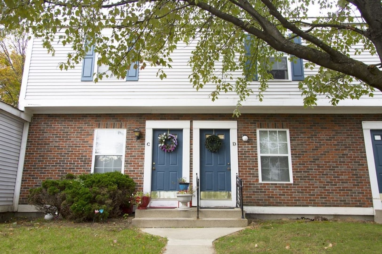 Westland Apartment: 35411 Hickory Green Ct.