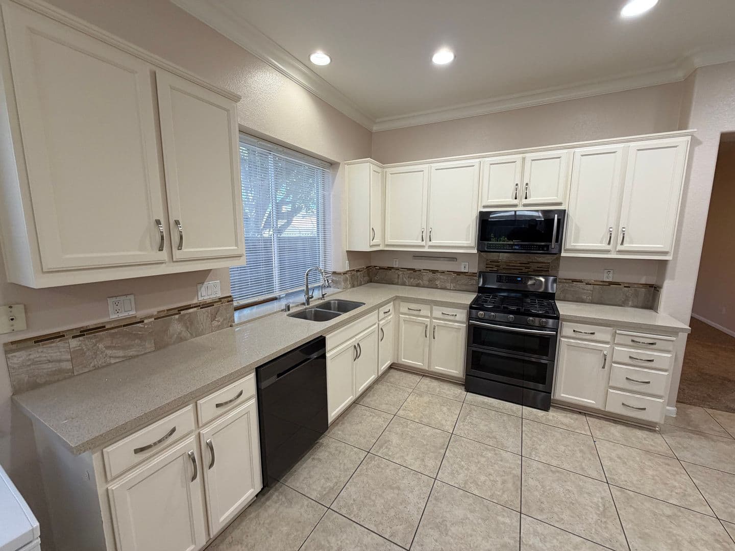 Tracy House: 1193 Annamarie Way