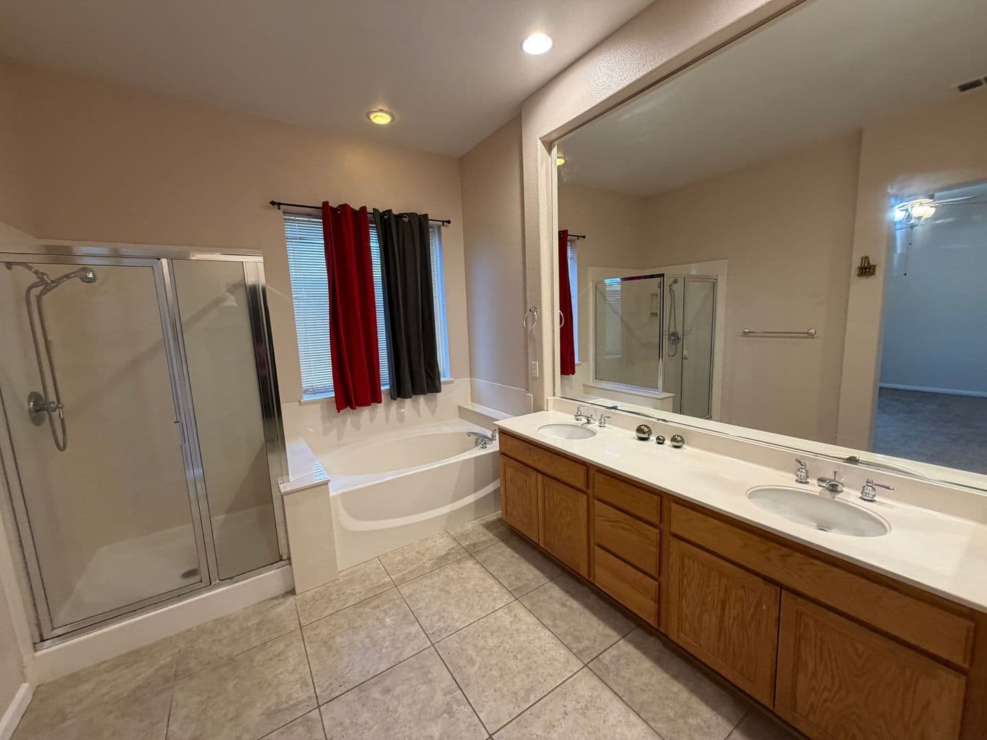 Tracy House: 1193 Annamarie Way