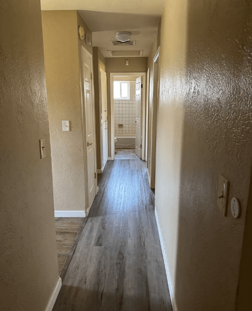Manteca House: 615 Sierra St