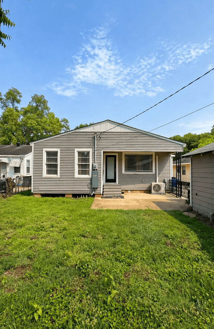 Shreveport House: 3824 Greenway Place