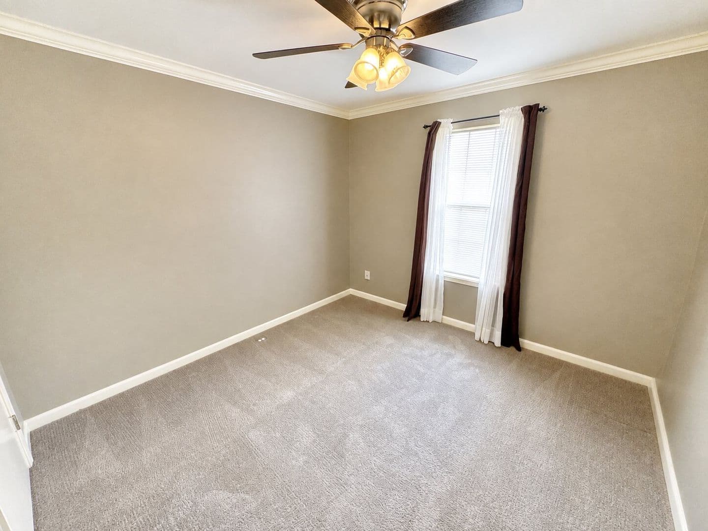 Shreveport House: 10102 Salinas Dr