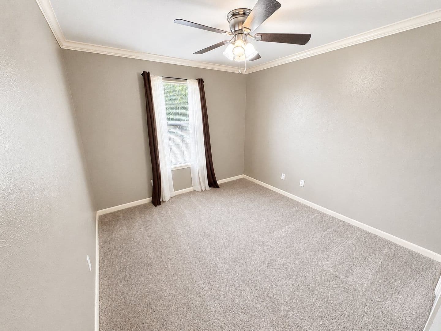 Shreveport House: 10102 Salinas Dr