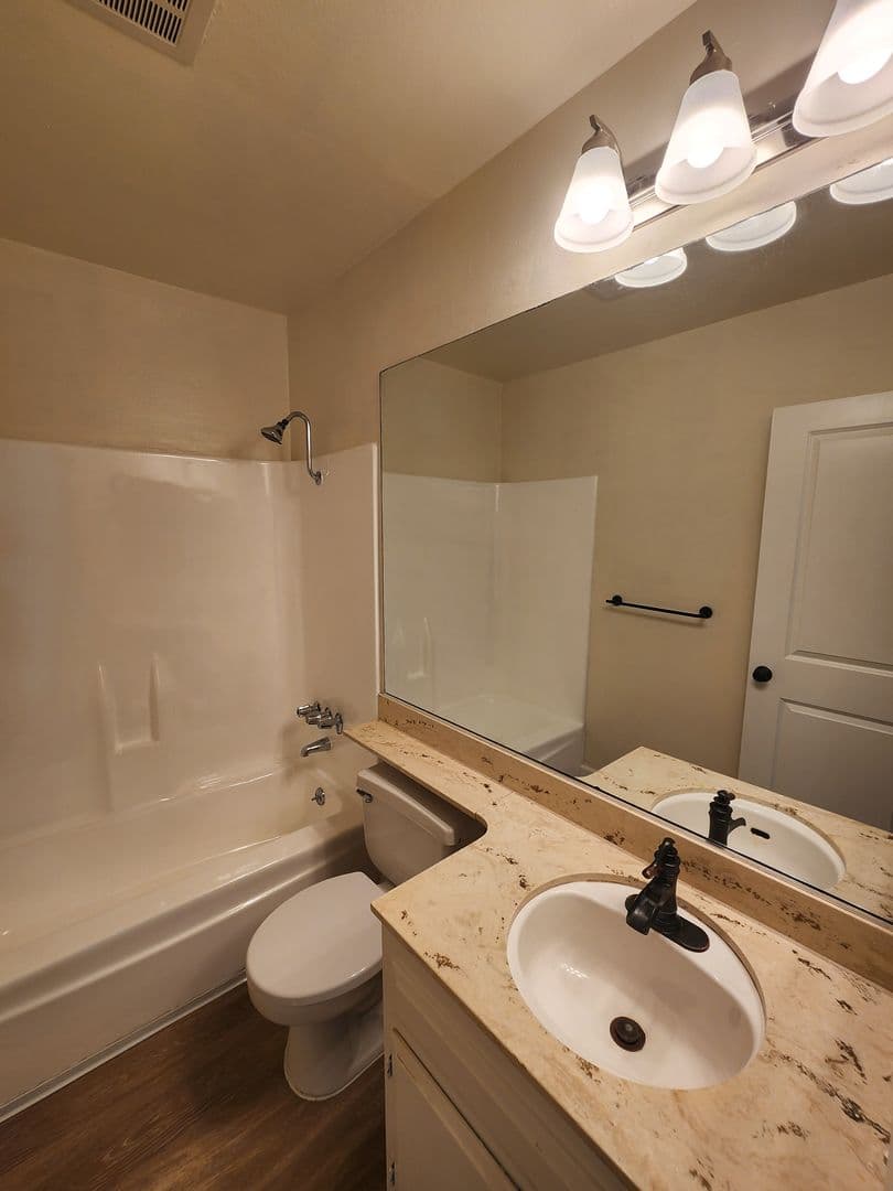 San Diego Apartment: 4110 Jewell St.