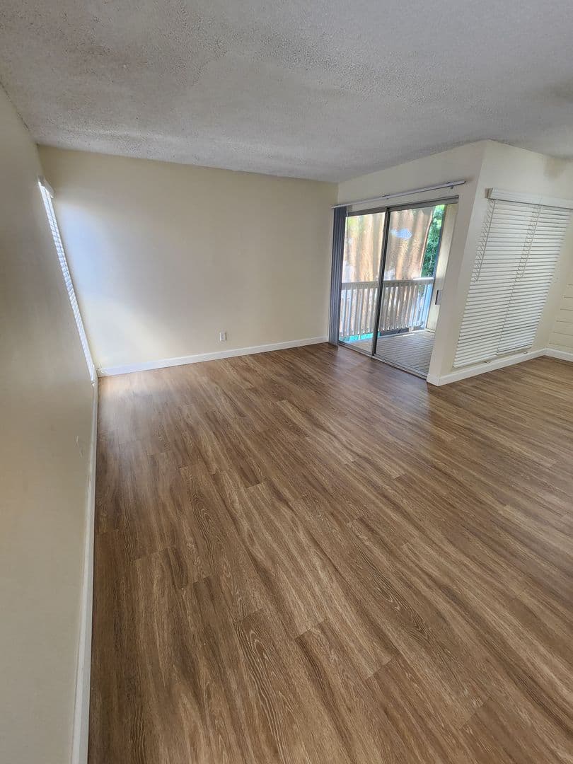 San Diego Apartment: 4110 Jewell St.