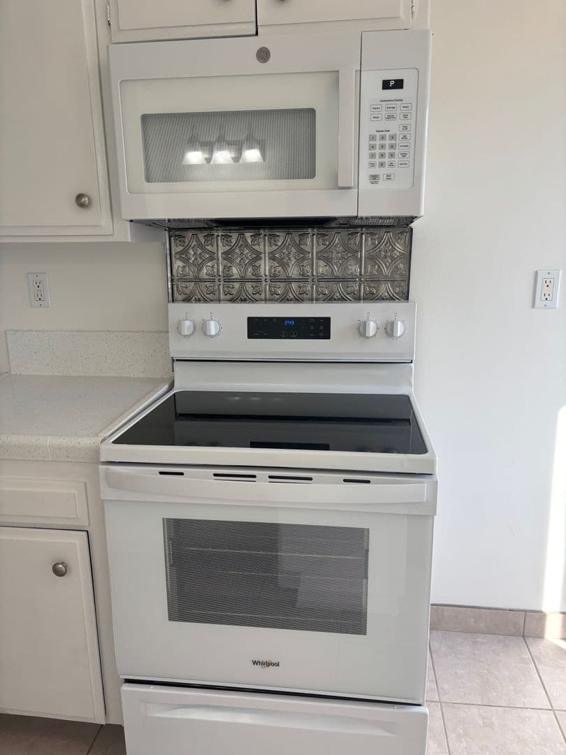 San Diego Apartment: 3748 Curtis St.