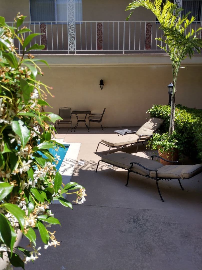 San Diego Apartment: 1633 Diamond St.