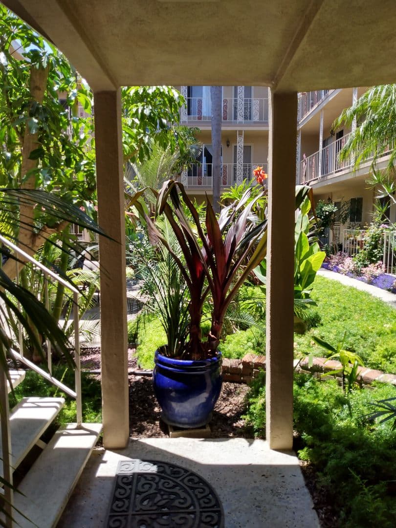San Diego Apartment: 1633 Diamond St.