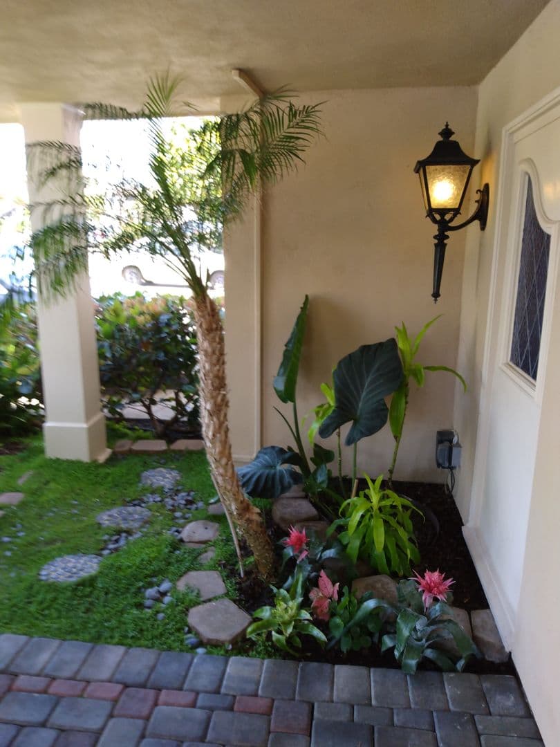 San Diego Apartment: 1633 Diamond St.