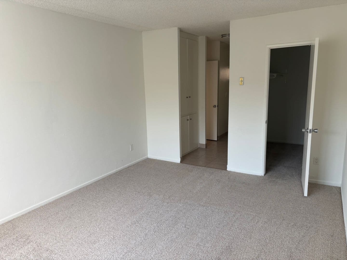 San Diego Apartment: 3748 Curtis St.