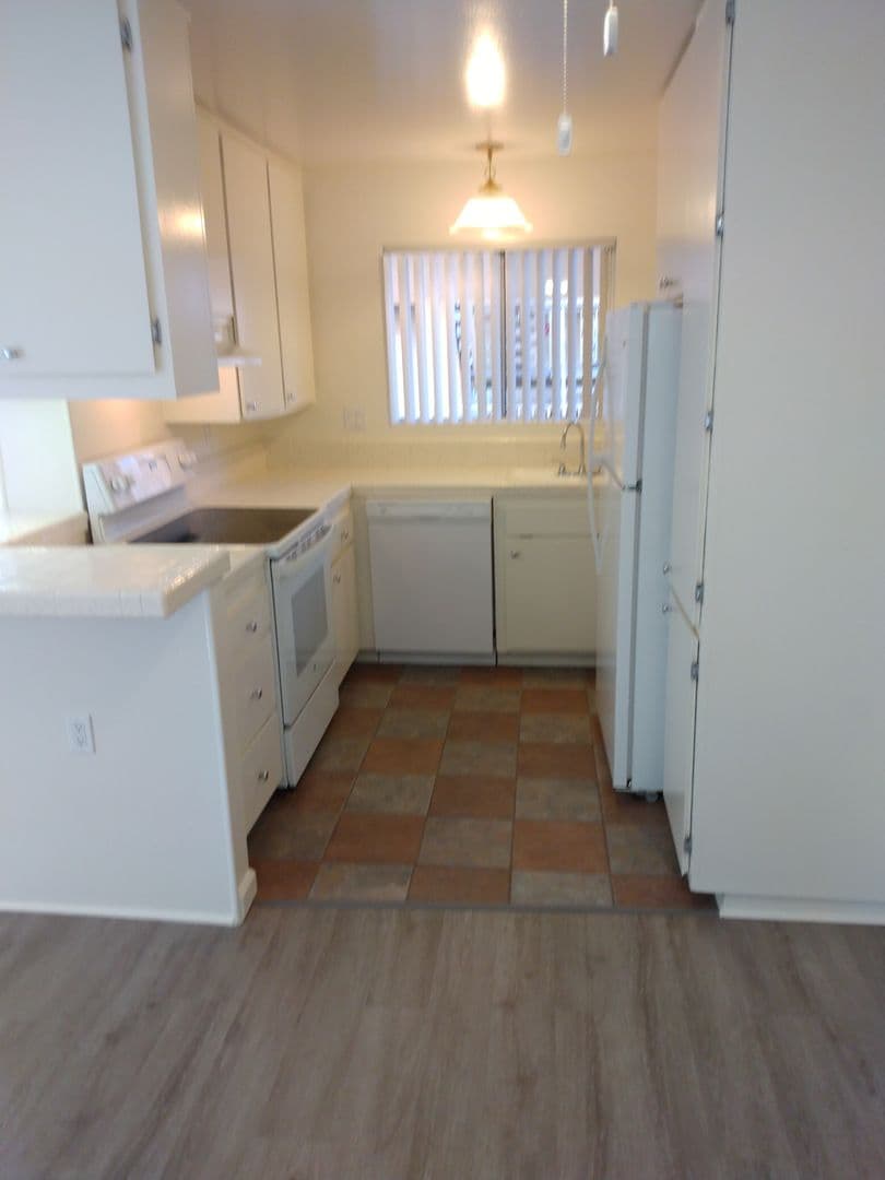 San Diego Apartment: 1633 Diamond St.
