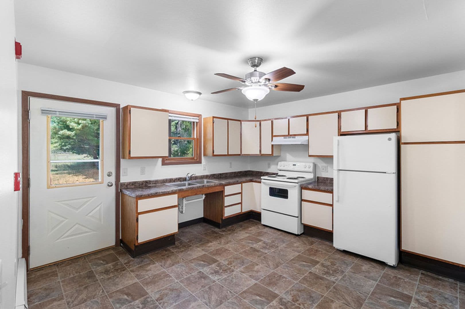 Plover Apartment: 2956 Hickory Drive