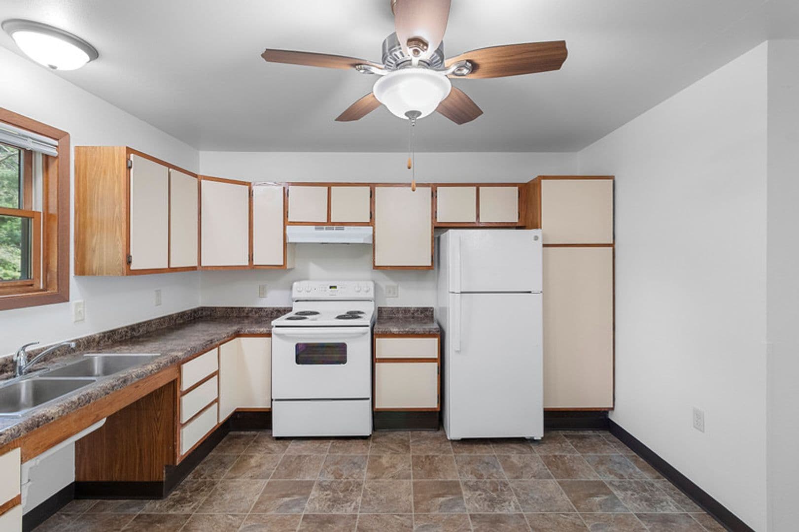 Plover Apartment: 2956 Hickory Drive