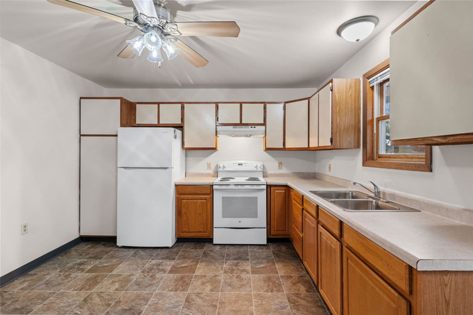 Plover Apartment: 2956 Hickory Drive