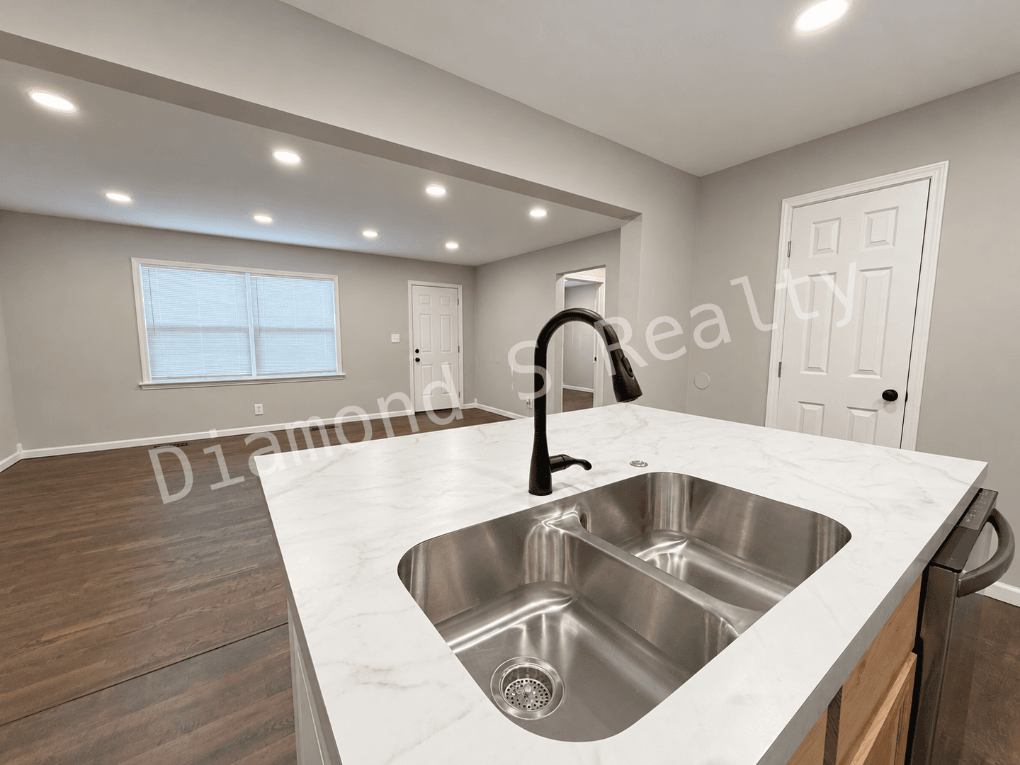 Springfield House: 435 W Catalpa St