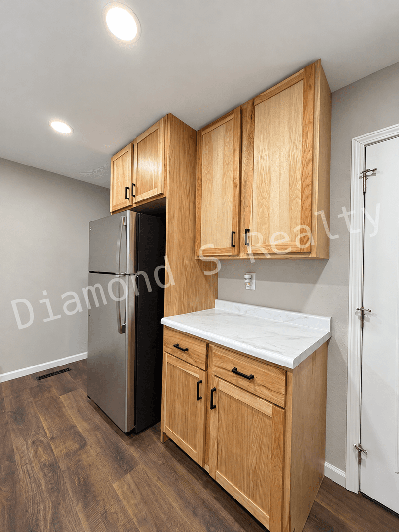 Springfield House: 435 W Catalpa St