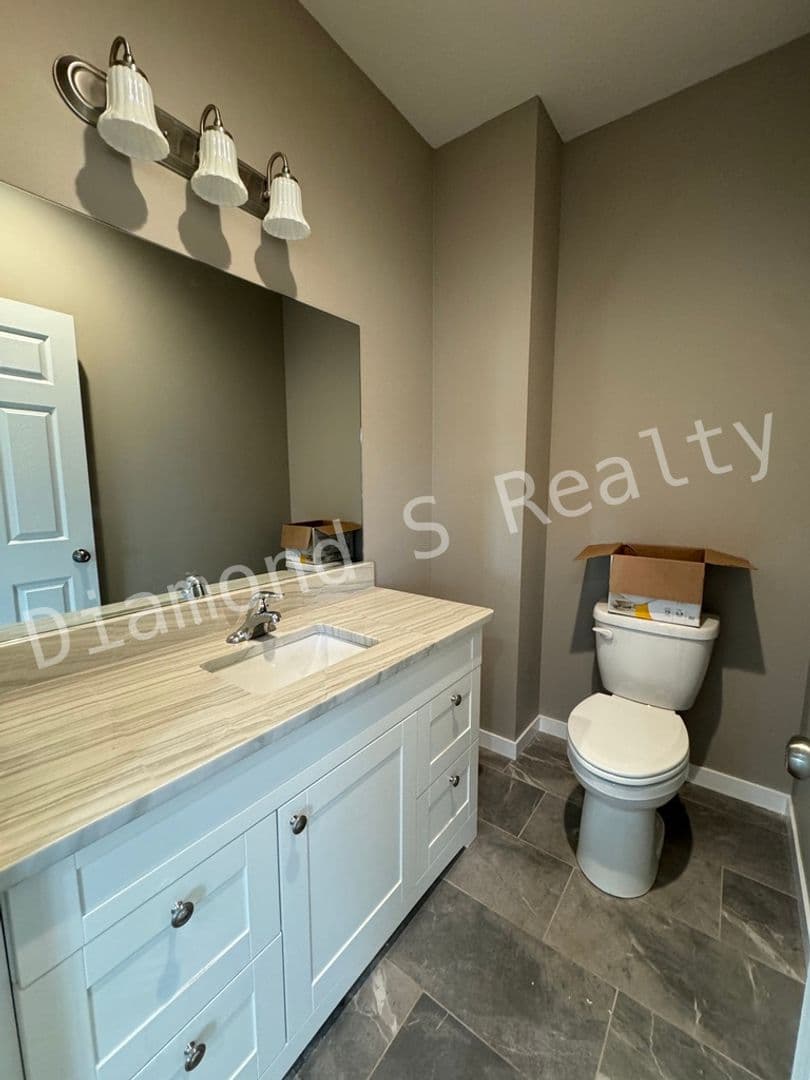 Ozark House: 2124 N Bradbury Ln