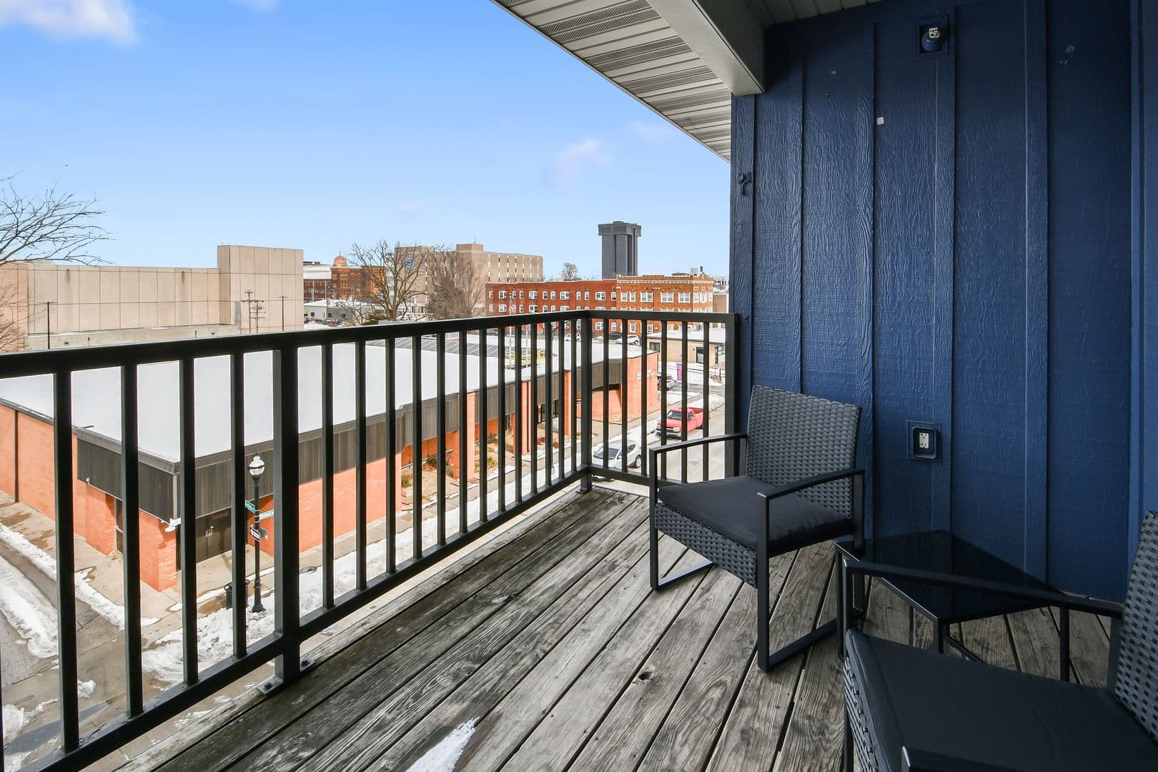 Springfield Apartment: 450 E Walnut St
