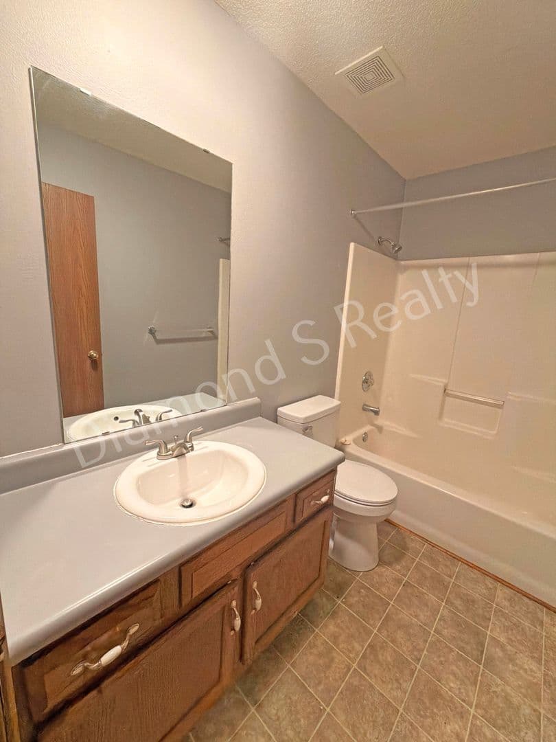 Ozark Apartment: 1441 W Rainey