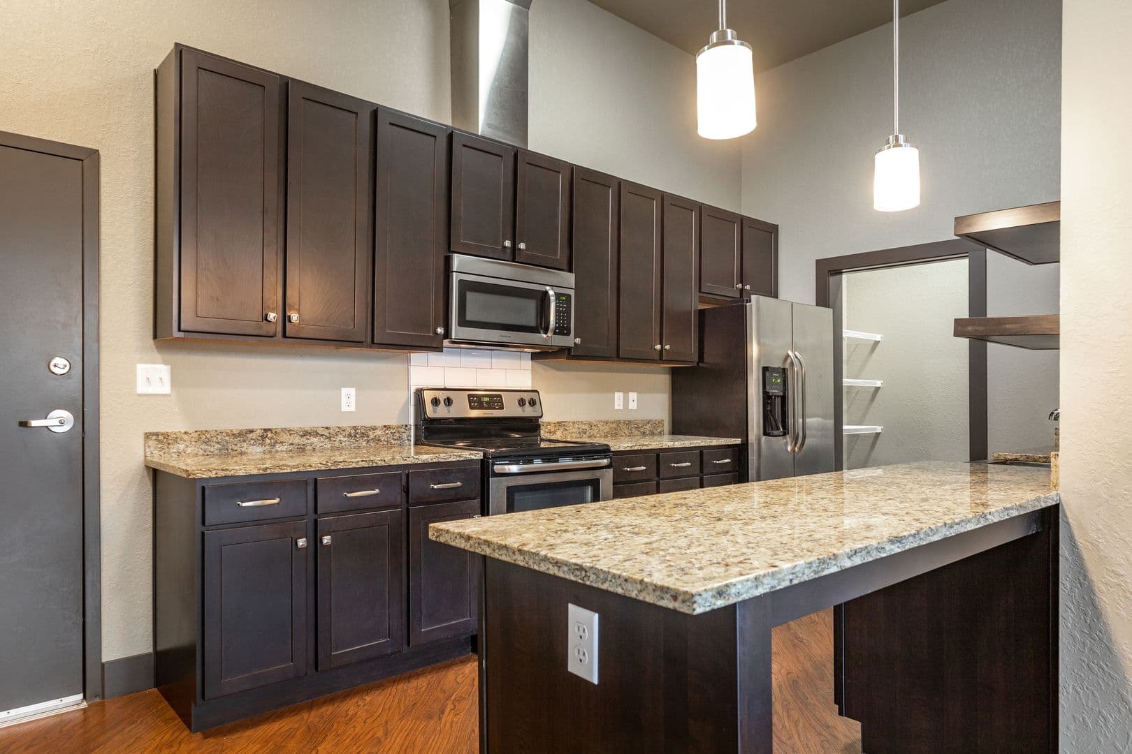 Springfield Apartment: 535 W WalnutSt