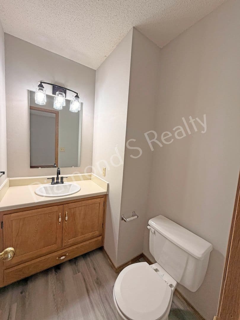 Ozark Apartment: 1499 W Rainey St