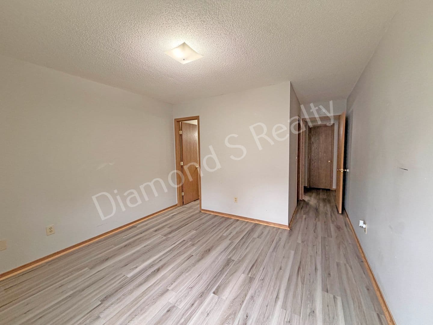 Ozark Apartment: 1499 W Rainey St