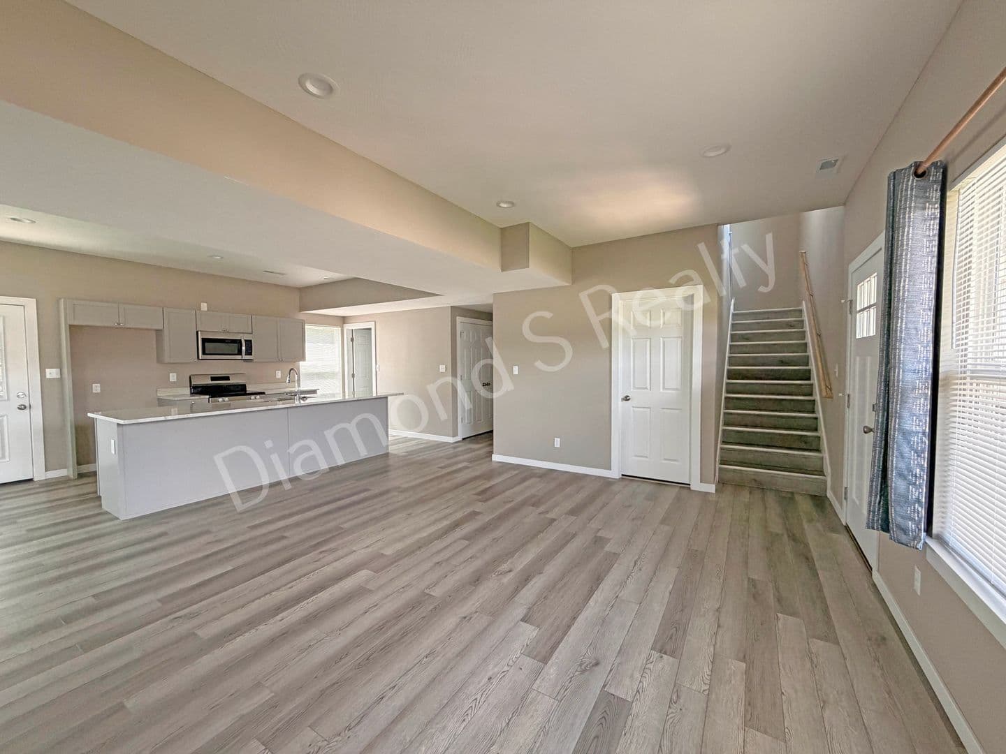 Ozark House: 2124 N Bradbury Ln