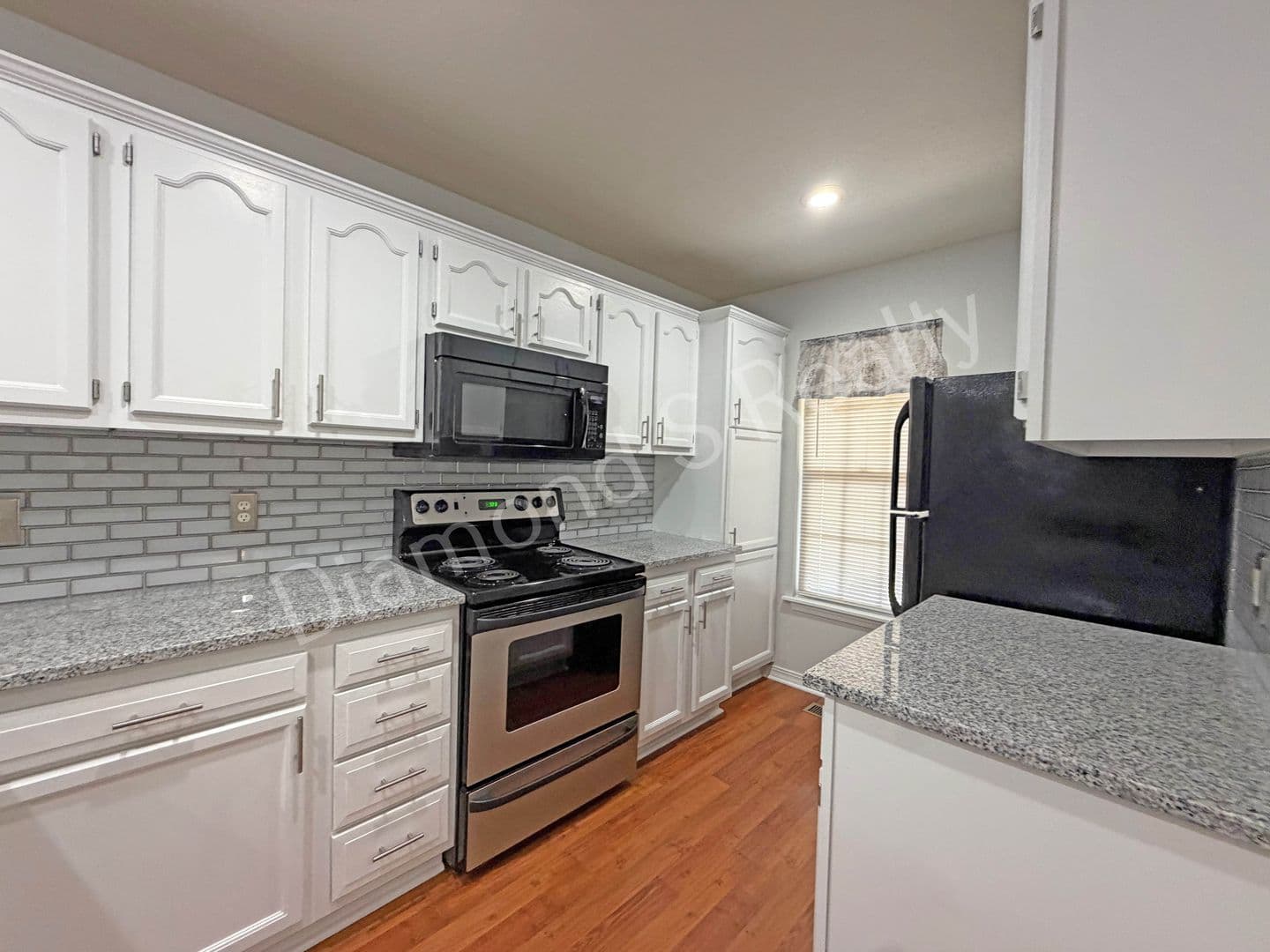 Springfield Apartment: 1331 W Sackett St