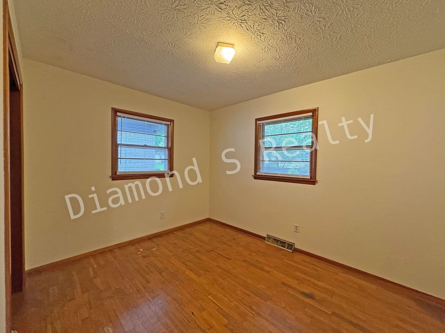 Springfield House: 1924 E Turner St