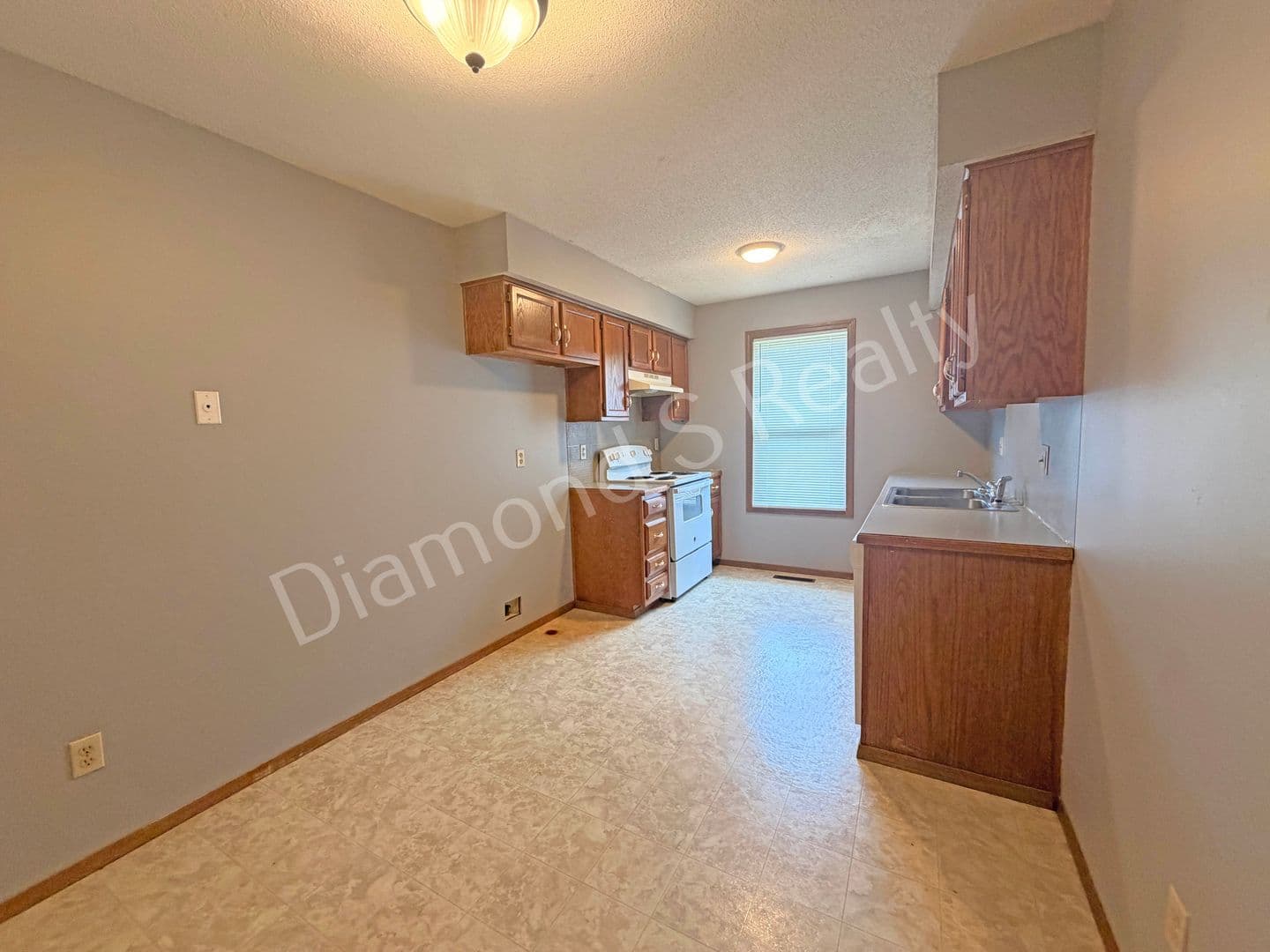 Ozark Apartment: 1441 W Rainey