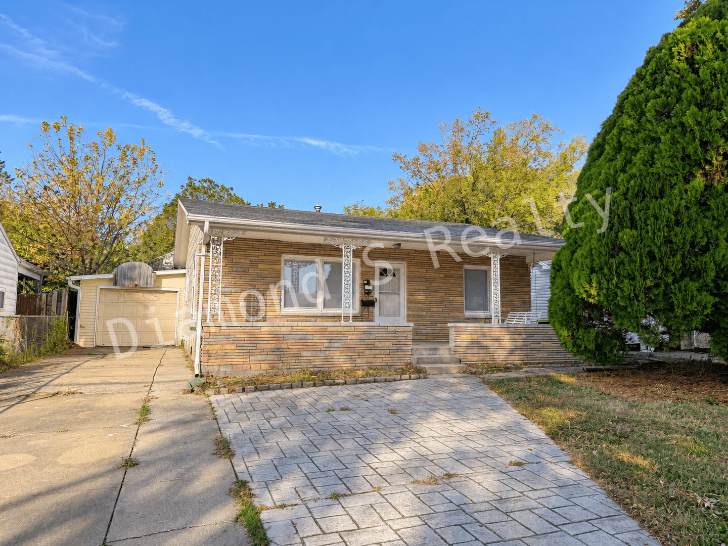 Springfield Apartment: 2223 N Delaware Ave