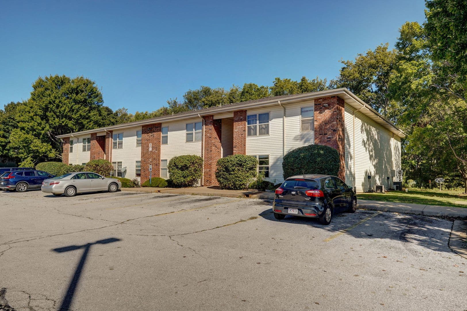 Nixa Apartment: 1300-1459 W Eaglewood Dr