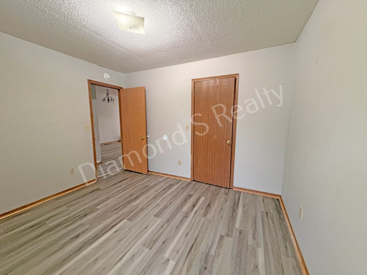Ozark Apartment: 1499 W Rainey St