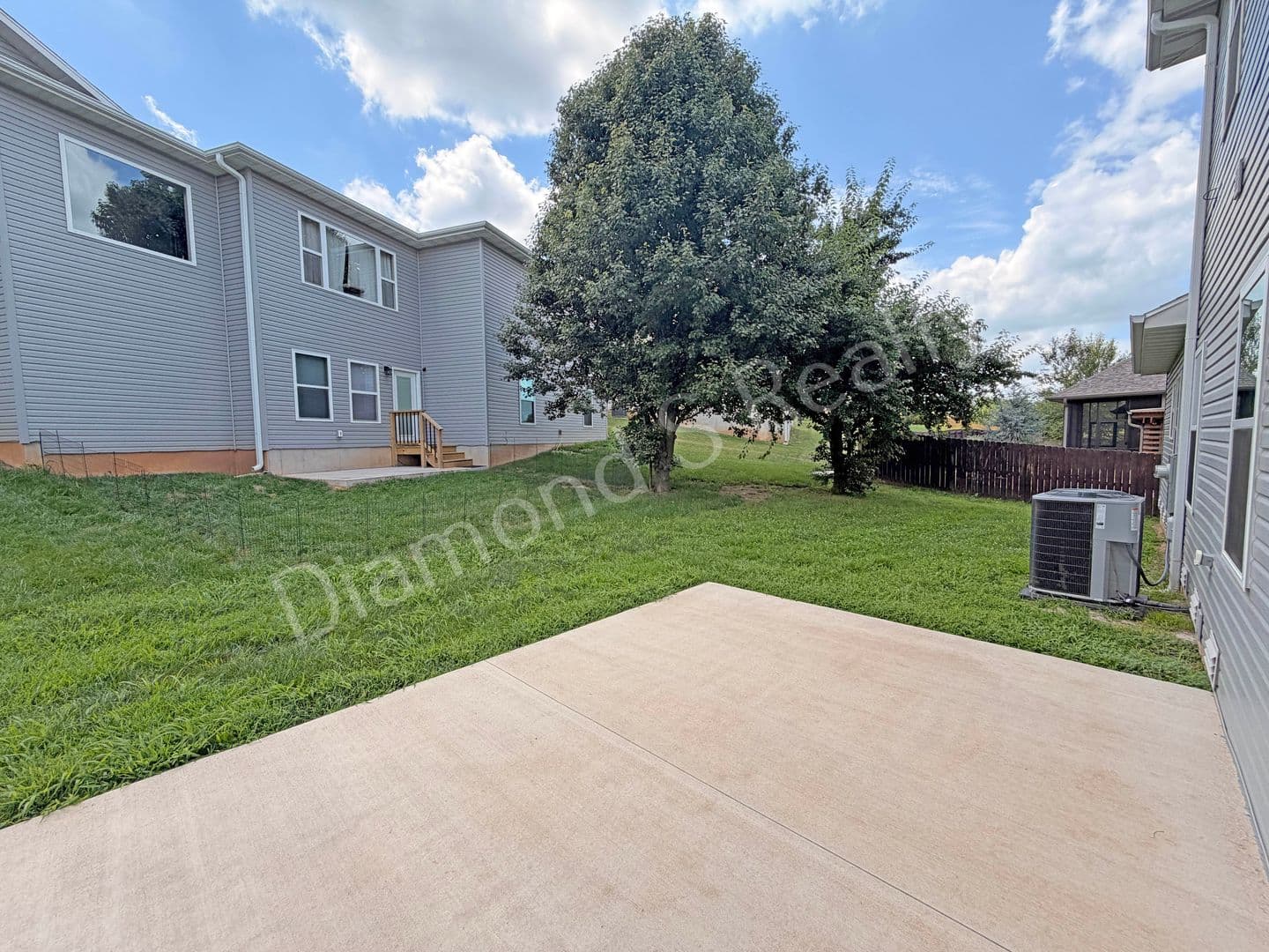 Ozark House: 2124 N Bradbury Ln