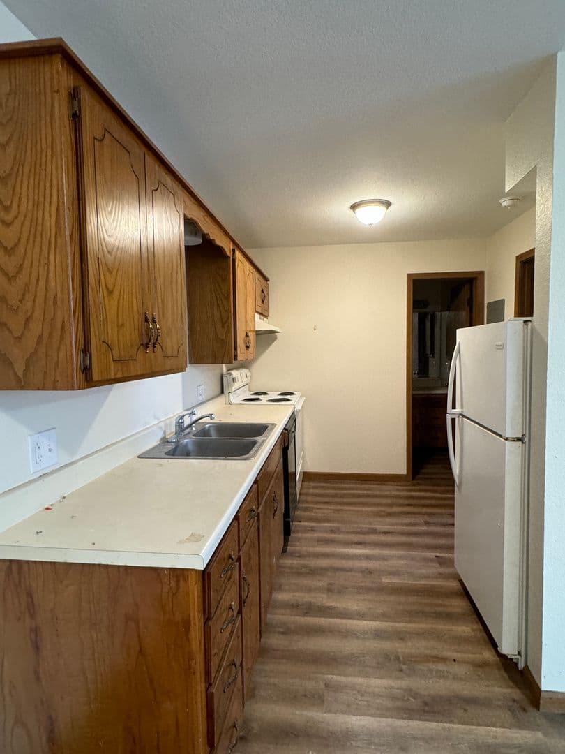 Springfield Apartment: 3000 N Kentwood