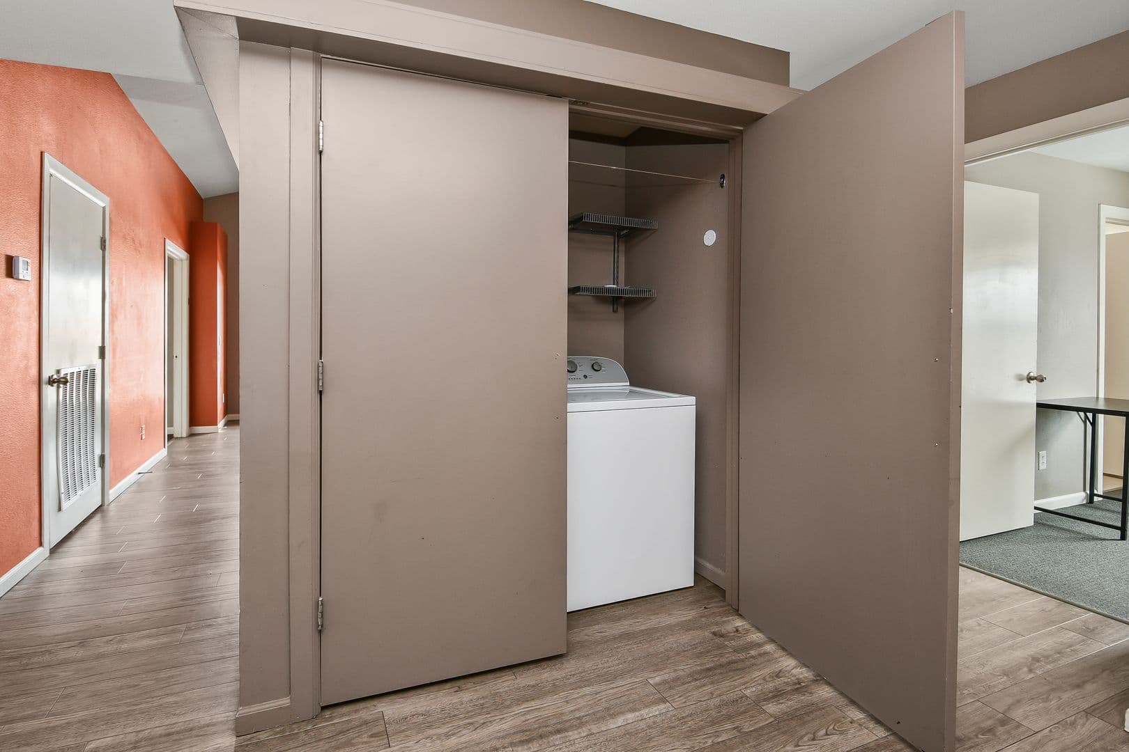 Springfield Apartment: 450 E Walnut St