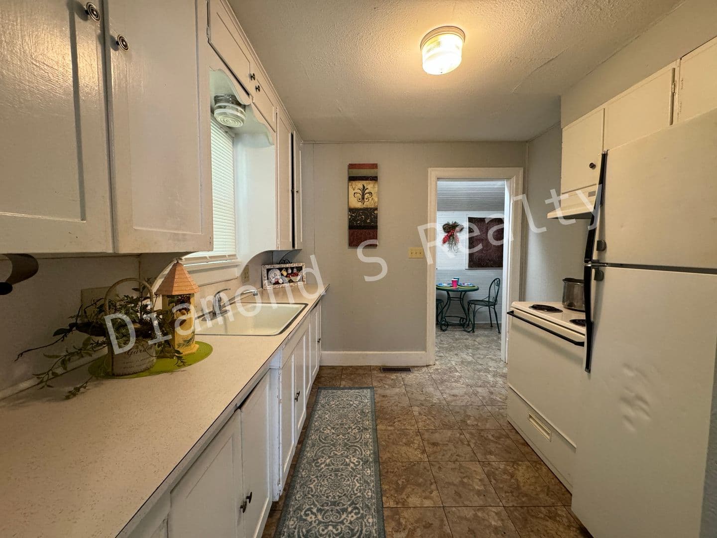 Springfield House: 1911 W Elm St