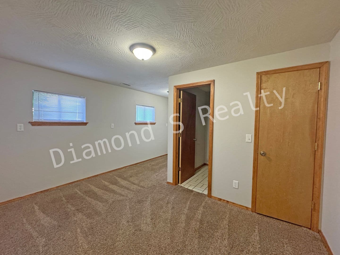 Nixa Apartment: 1204 Flora Street