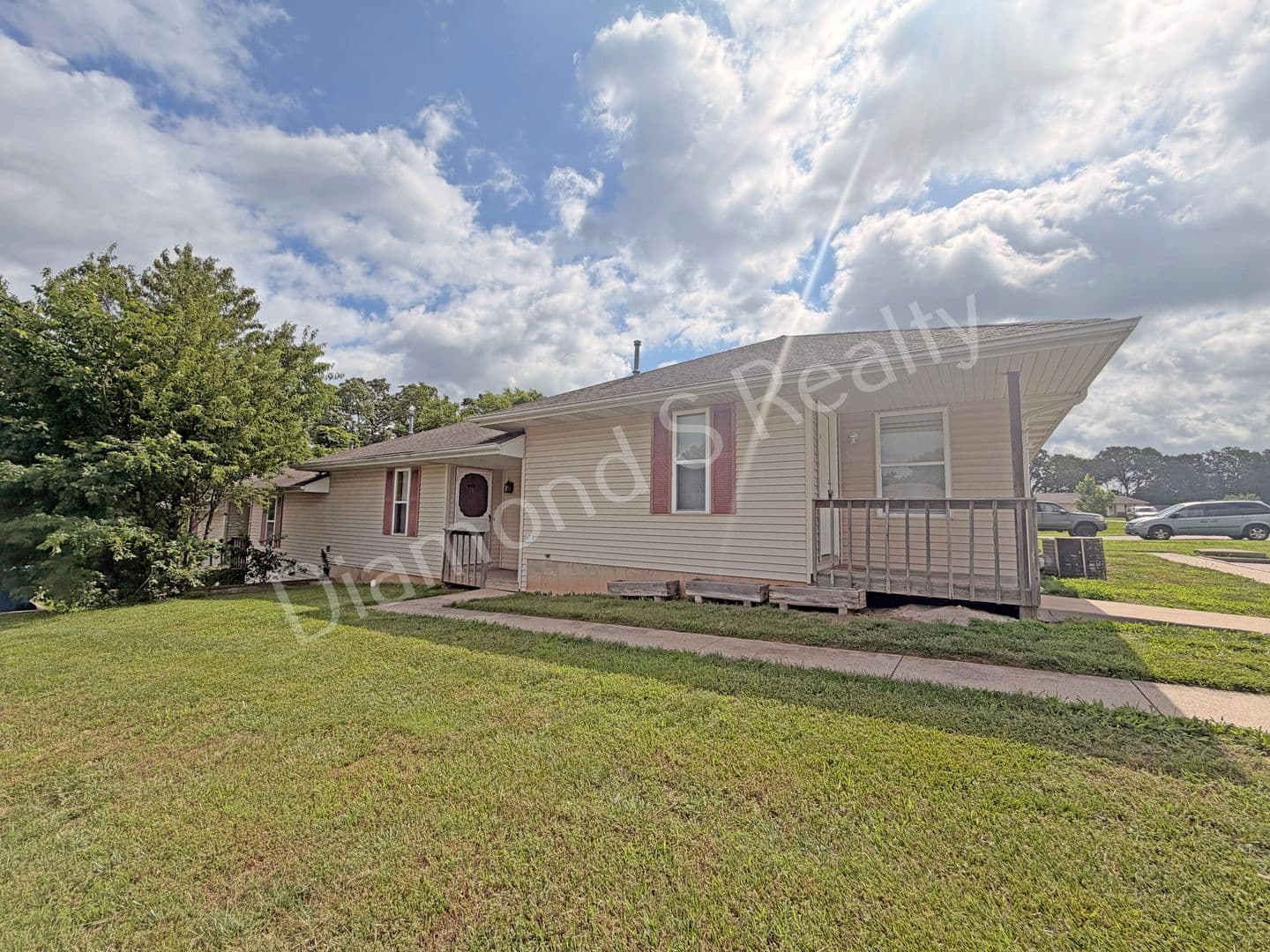 Ozark Apartment: 1499 W Rainey St