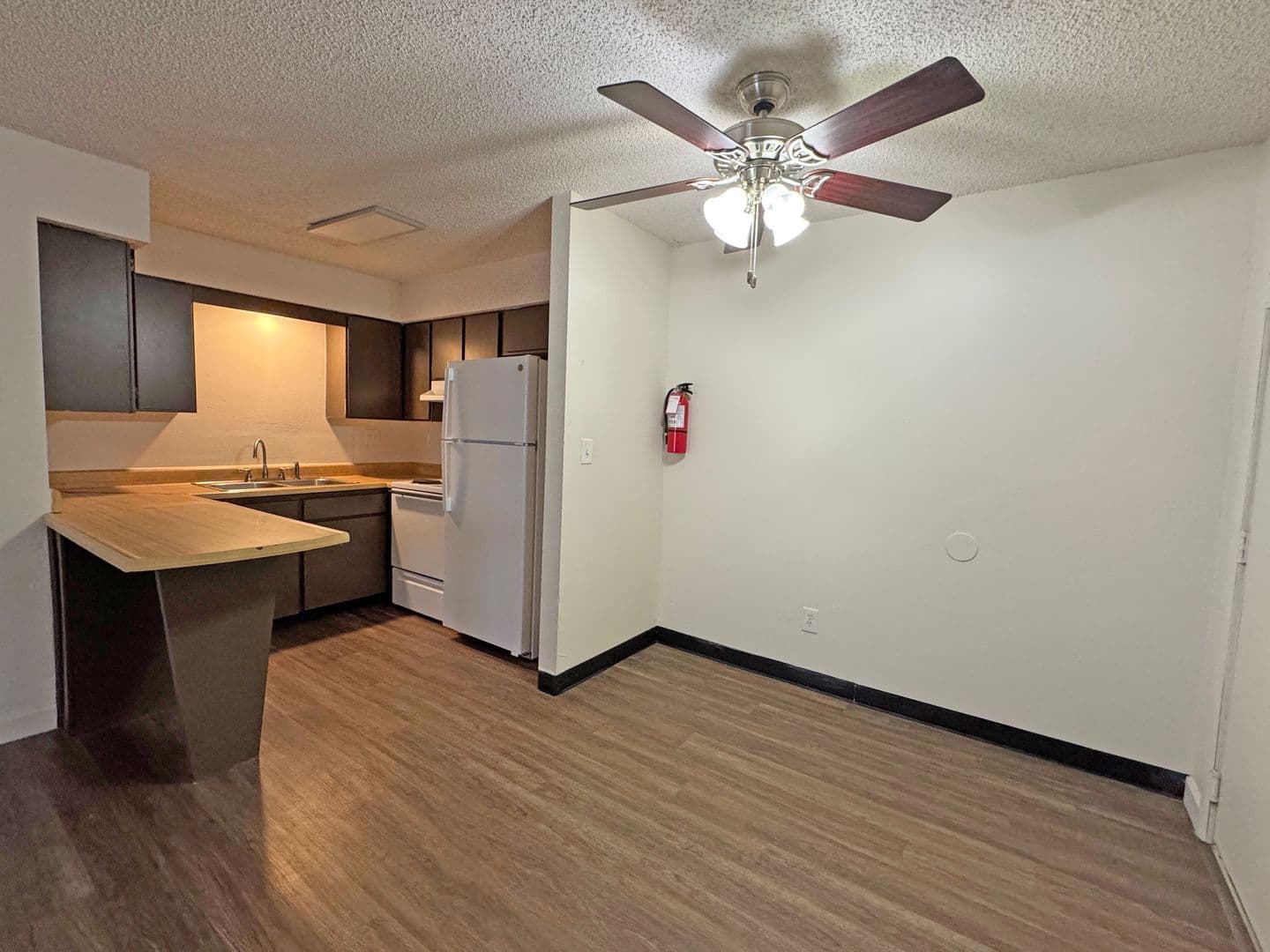 Springfield Apartment: 1210 E Cherry St