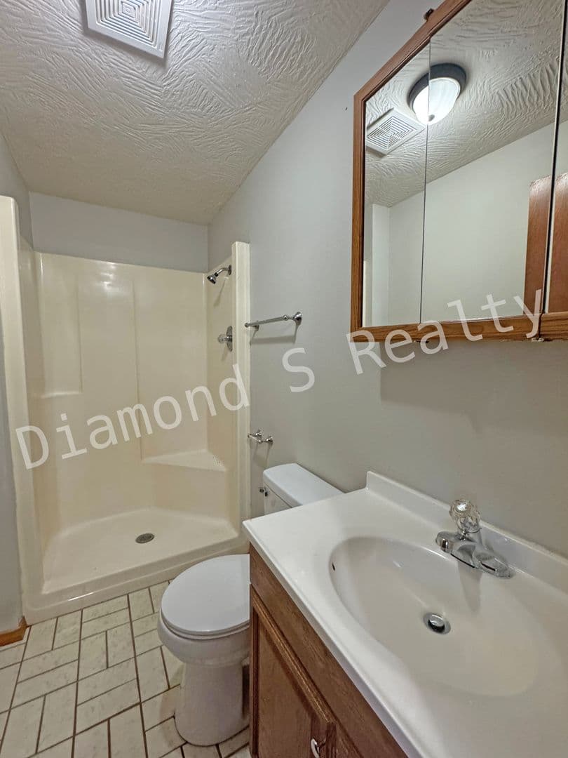 Nixa Apartment: 1204 Flora Street