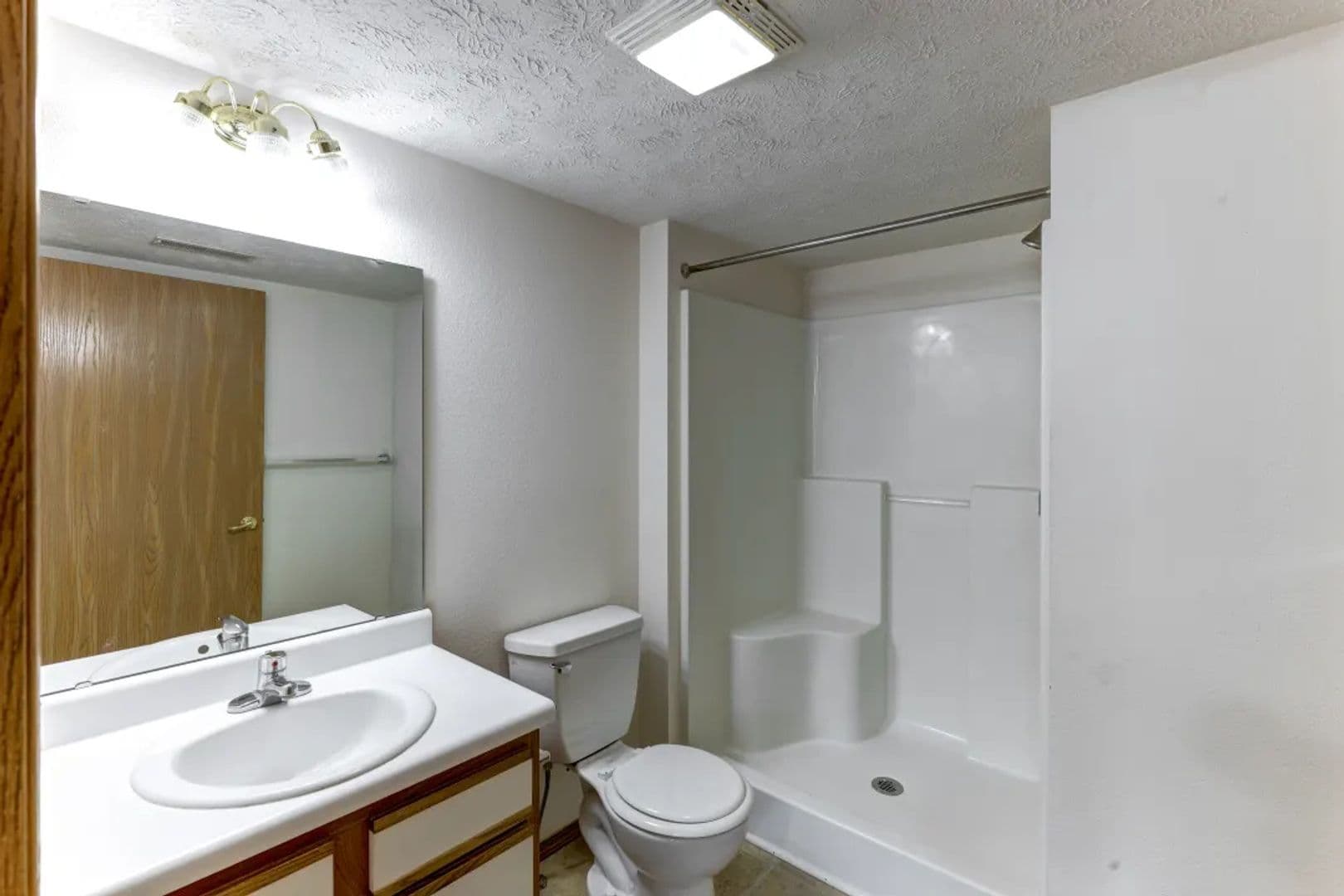 Ozark Apartment: 5513 N 12th St