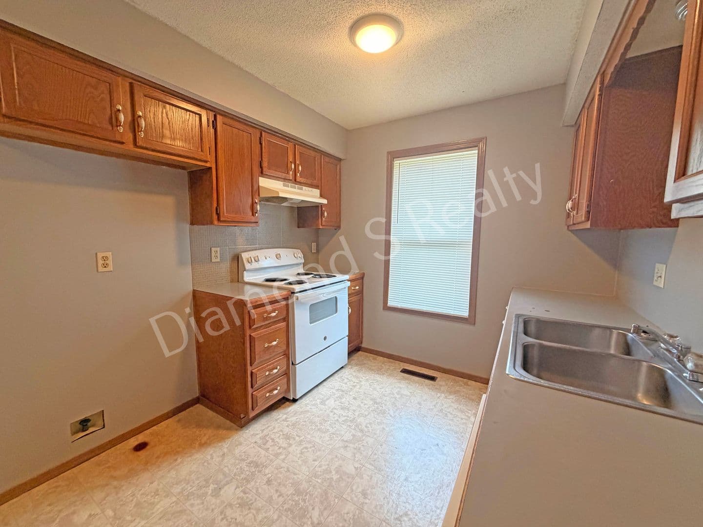 Ozark Apartment: 1441 W Rainey