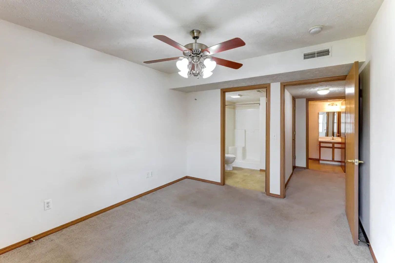 Ozark Apartment: 5513 N 12th St