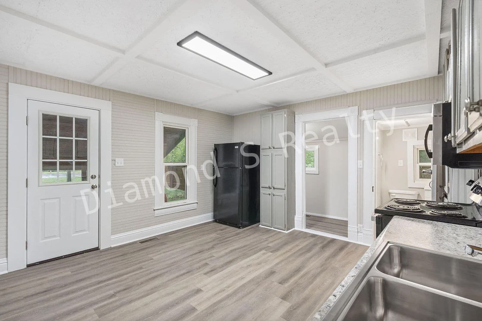 Republic House: 240 E Mill St