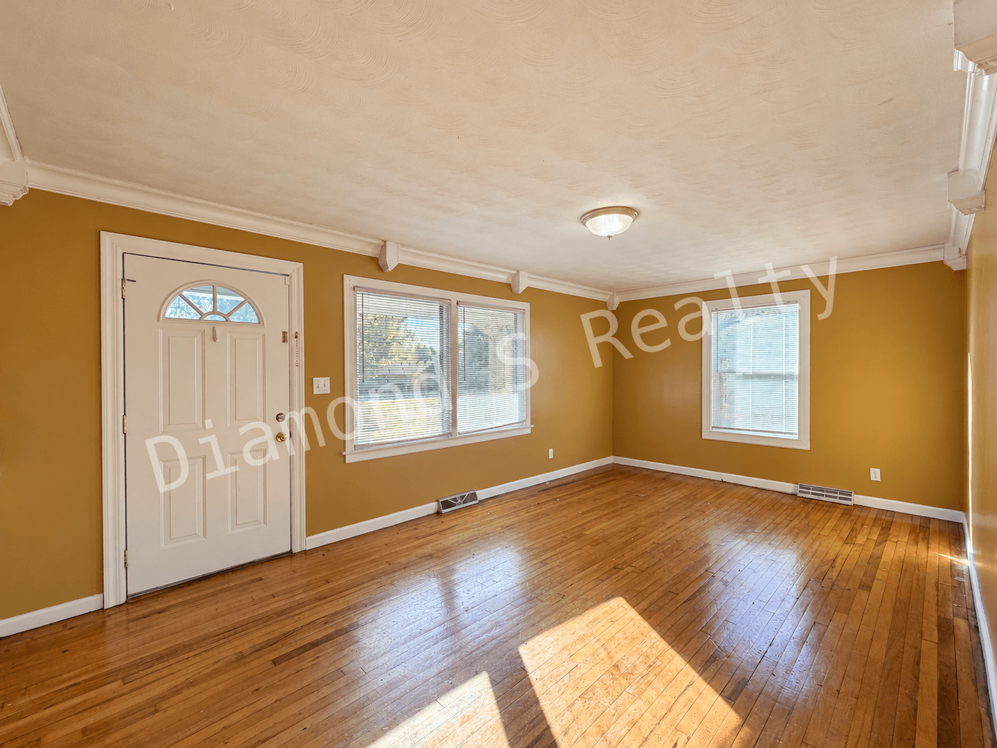 Springfield Apartment: 2223 N Delaware Ave