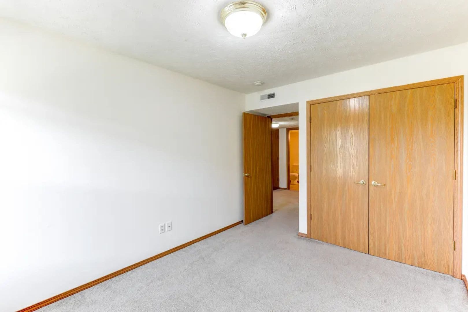 Ozark Apartment: 5513 N 12th St